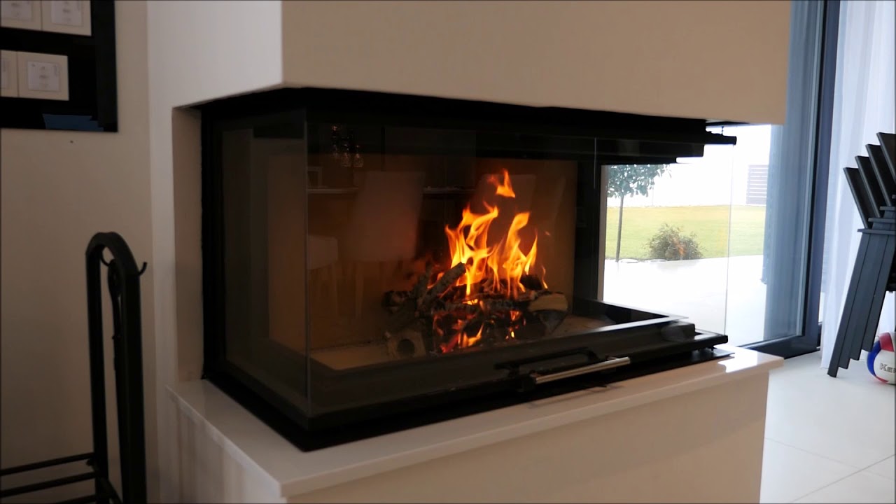 Deltako C100 firepace during use