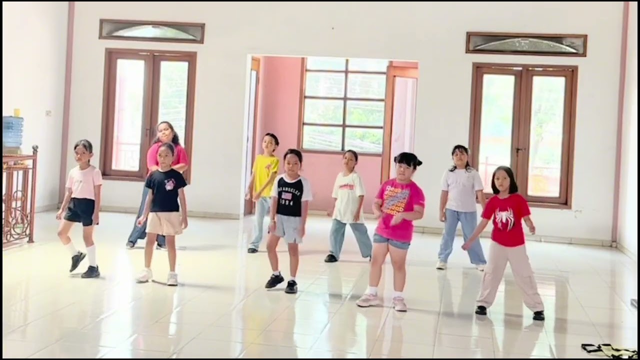Eenie Meenie dance cover 7 8 years old easy