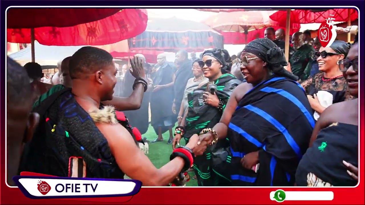 Okuapehene Surprises Mamfeman as He Joins Osabarima Ansah Sasraku III With Palm Wine During Asafonsa