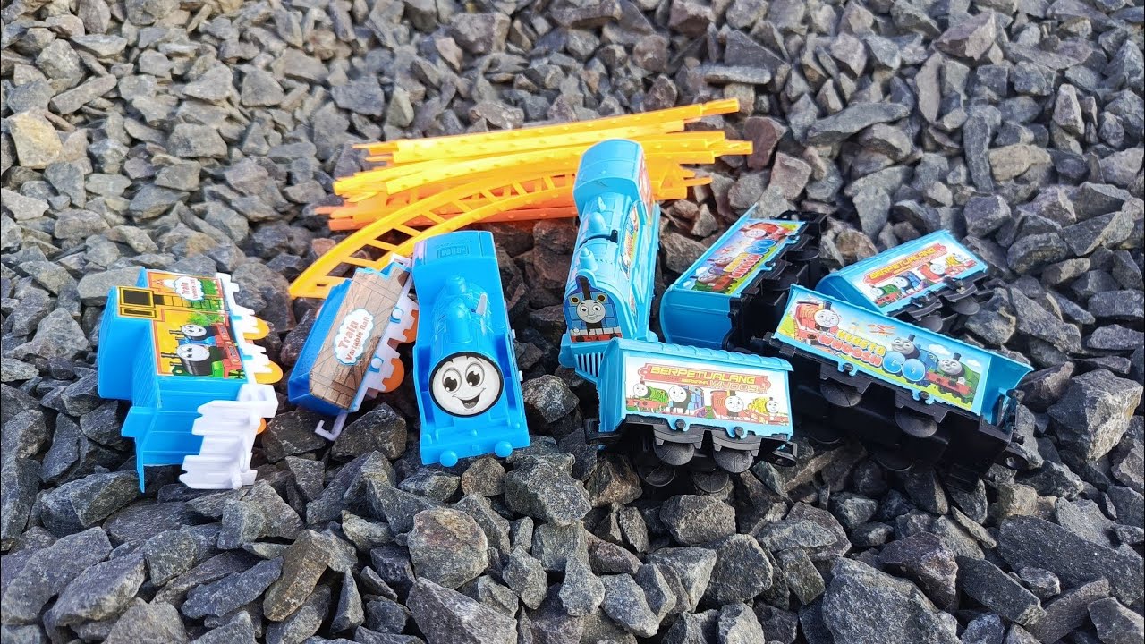 Mencari Dan Merakit Mainan Kereta Api Thomas And Friends 
