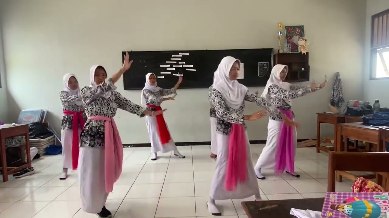 Tari Warak Dugder — Kelompok 3 XI-3