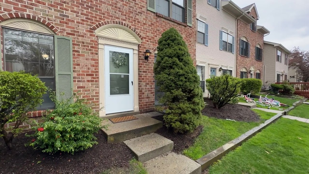 Lawrence Square Village Townhome For Sale: 90 O'Neill Court, Lawrence Township, New Jersey 08648