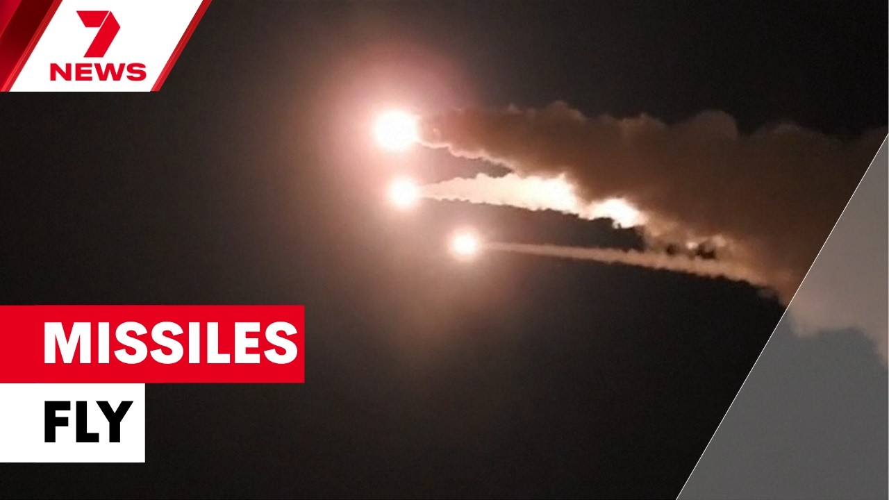 Иран и Израиль обменялись ракетными ударами на фоне эскалации кризиса на Ближнем Востоке | 7NEWS