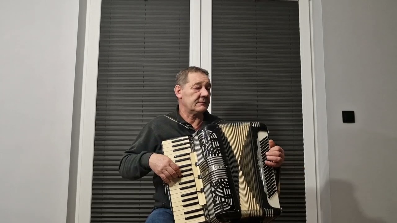 JARZĘBINA CZERWONA - Akordeon