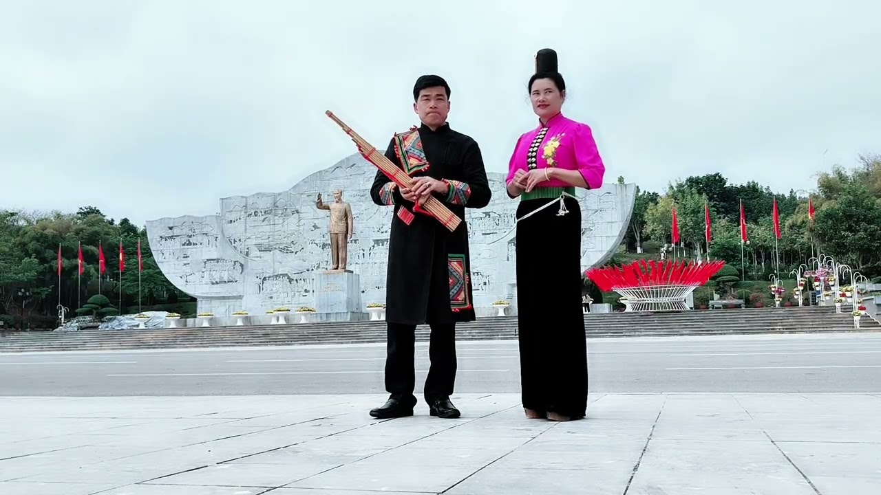 Vì khoanh hát chốm chiềng với khèn lèo doan hay quá chúc mọi người sang năm mới an khang thịnh vượng