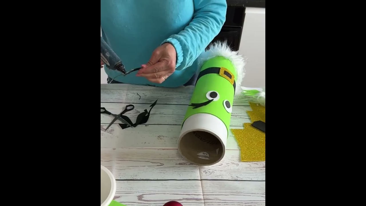 TUTORIAL Grinch con riciclo tubo di cartone