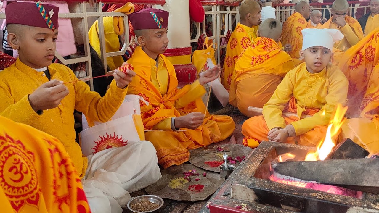शांतिकुंज मे किया हमने अपने बच्चों का जनेऊ संस्कार। ☺