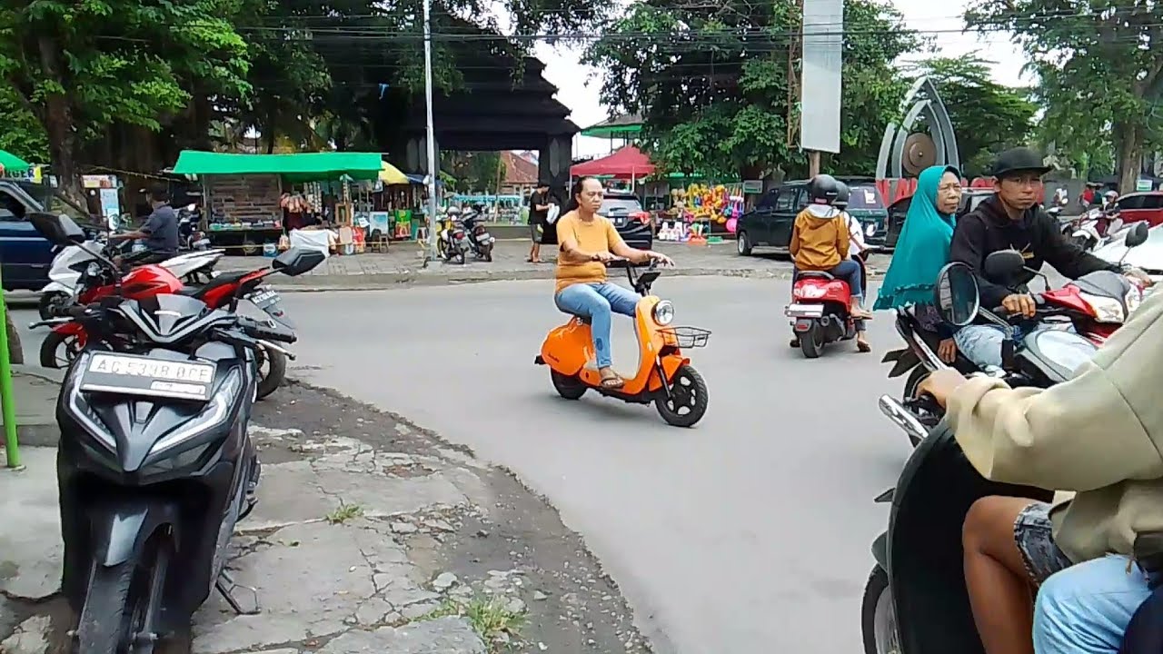BELANJA DI PASAR LODOYO