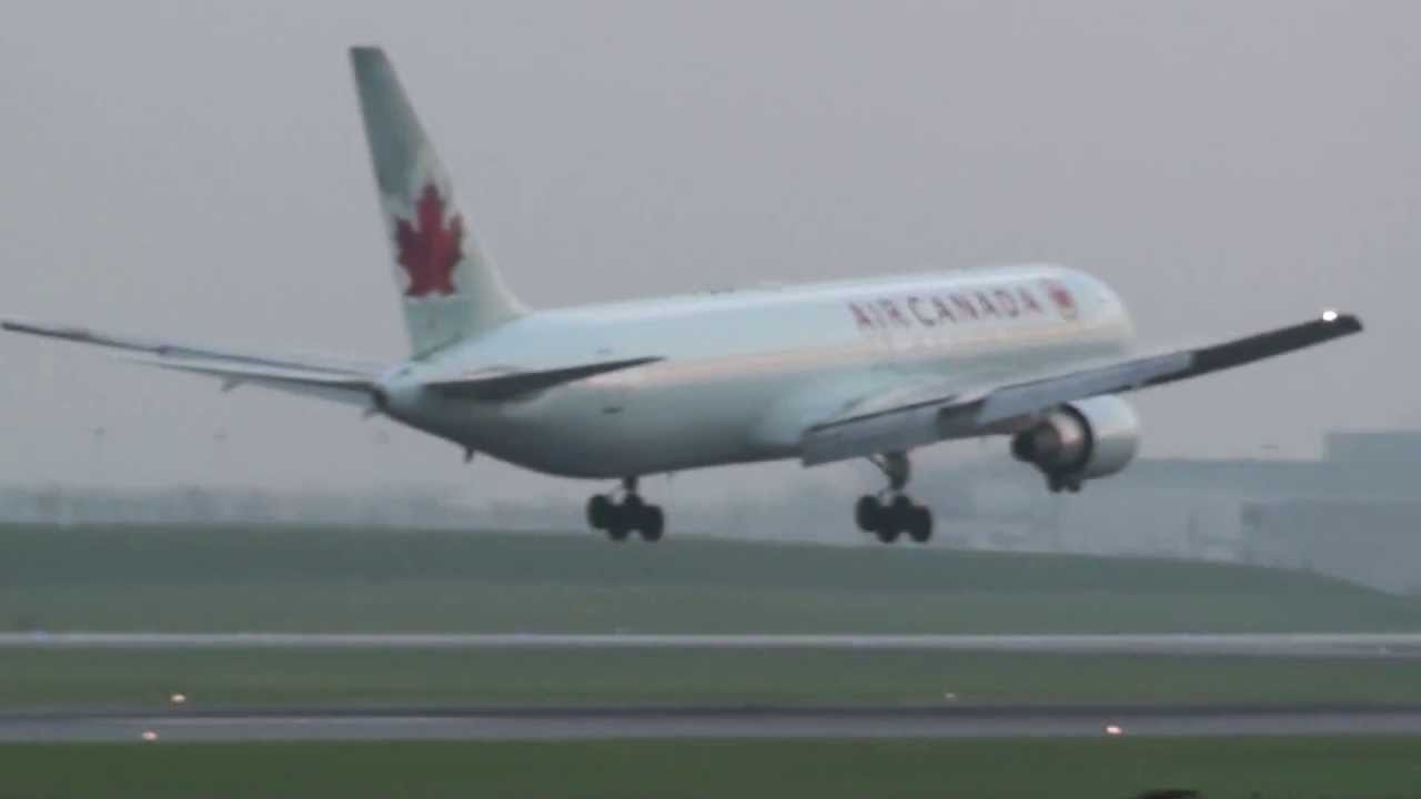 Air Canada B763 landing on 24R at YUL in the evening