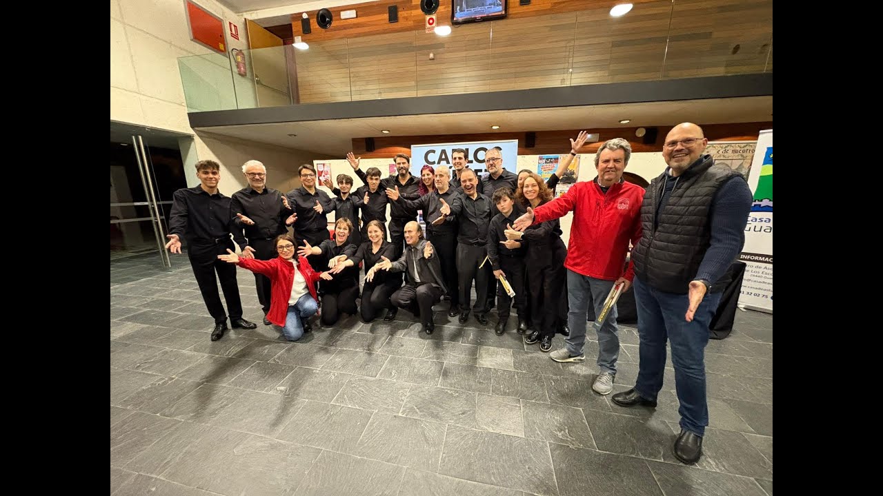 Carlos Núñez ANDRO con la banda de gaitas  La Tarabica