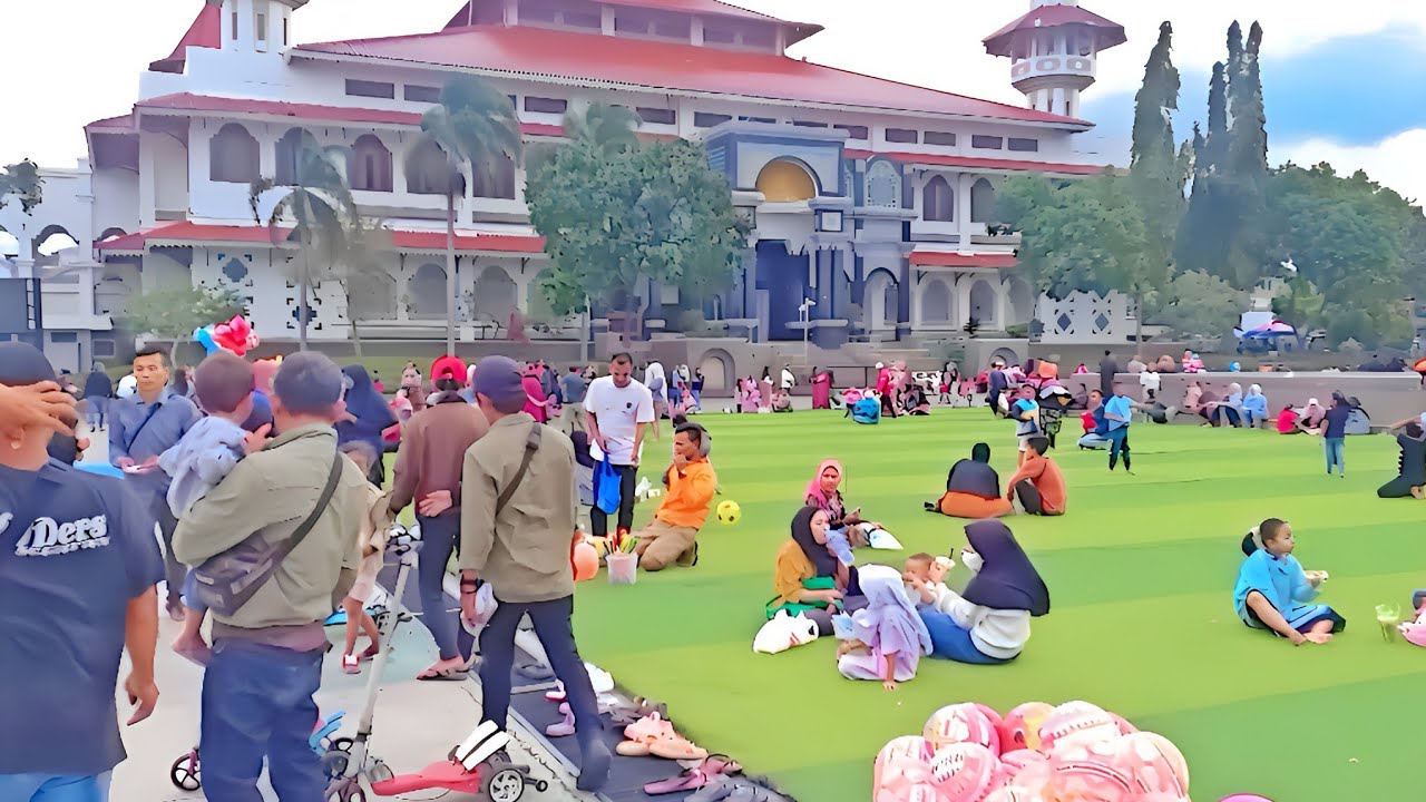 Большинство жителей Cianjur проводят свои выходные здесь | Прогуливаться