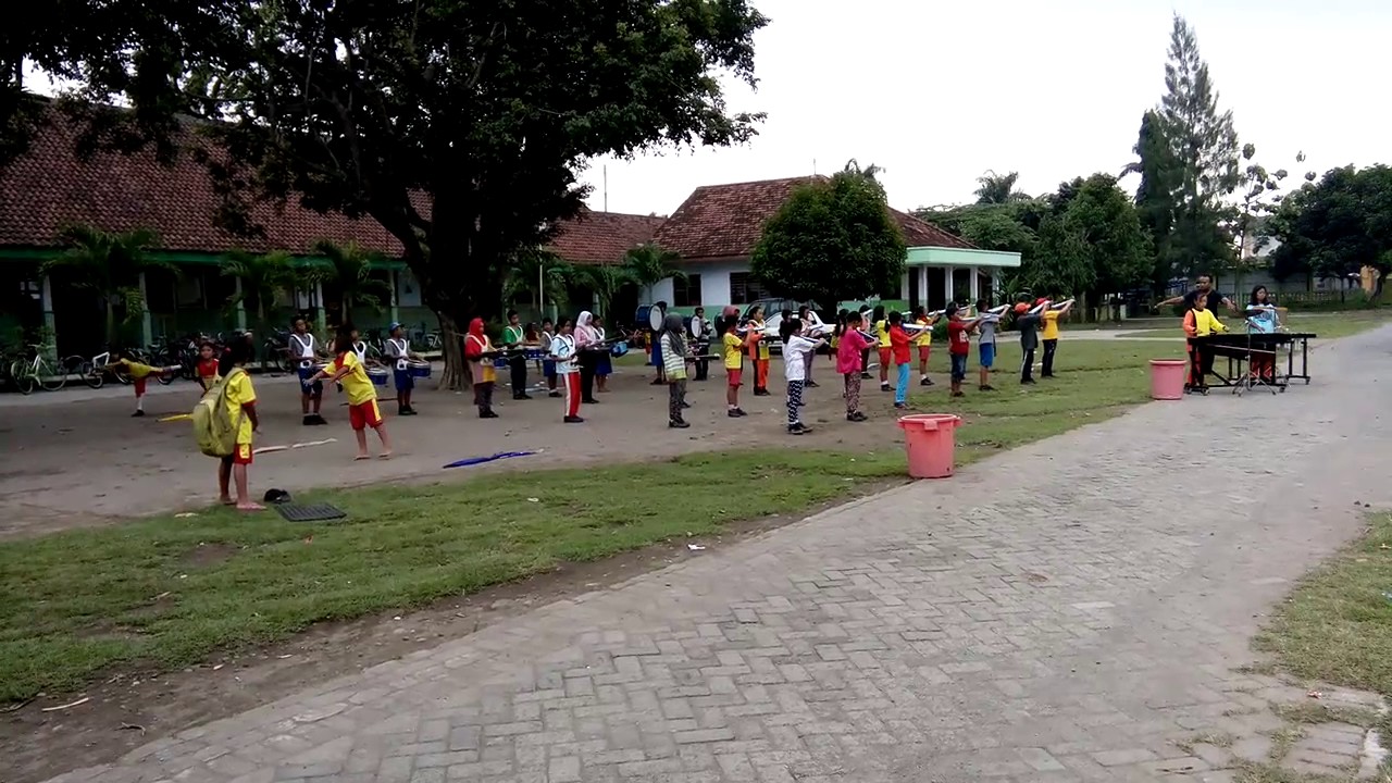 Drumband Al Birru SDN BALONGBESUK 1 semangat berlatih