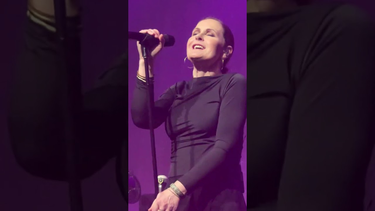 Alison Moyet performing “Situation” in Vancouver, BC. May 12, 2025.