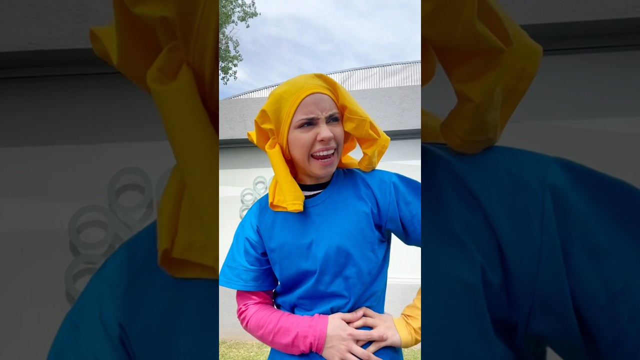 la compa&ntilde;era que ten&iacute;a PISCINA xd