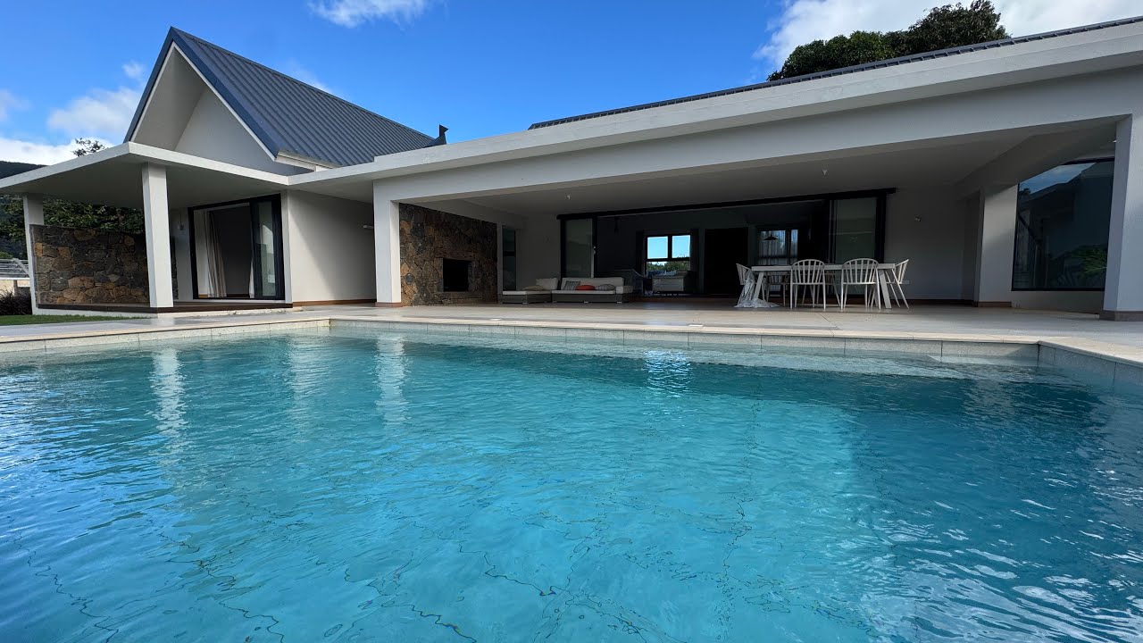 Villa For Sale ⛰️ Black River ☀️ 🌊