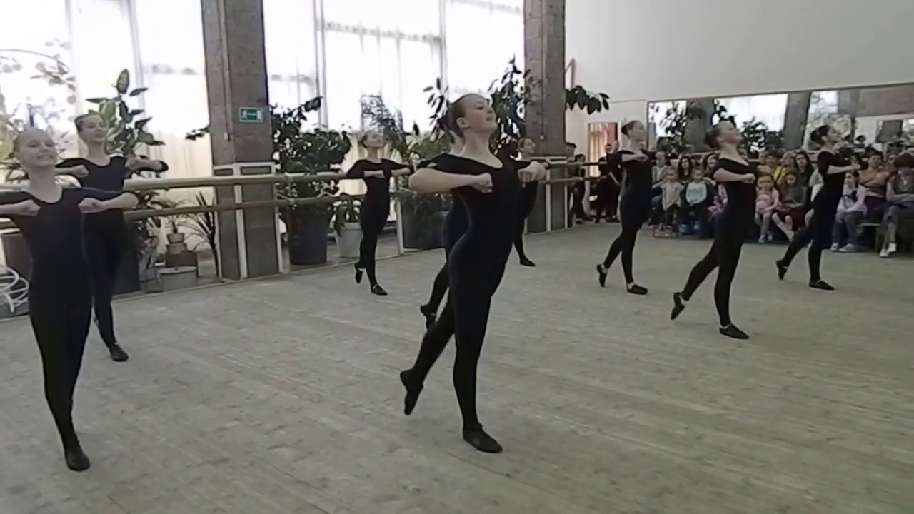 Батман тандю. Старший год обучения.
