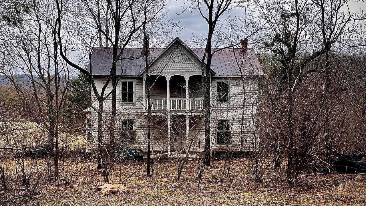 The Long Abandoned Dewberry Farm House Hidden Away in the Blue Ridge Mountains *Built in 1885