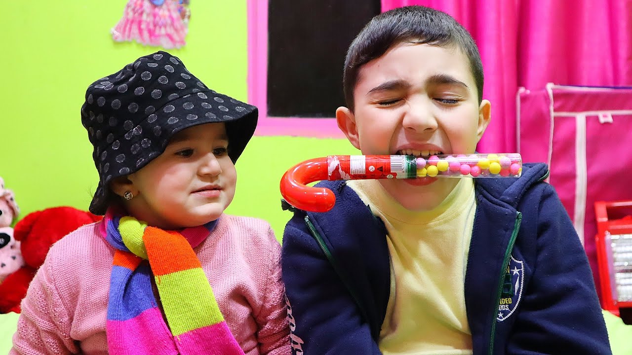 Hasouna let Celina works in house - سيلينا وحسونة اشغال البيت