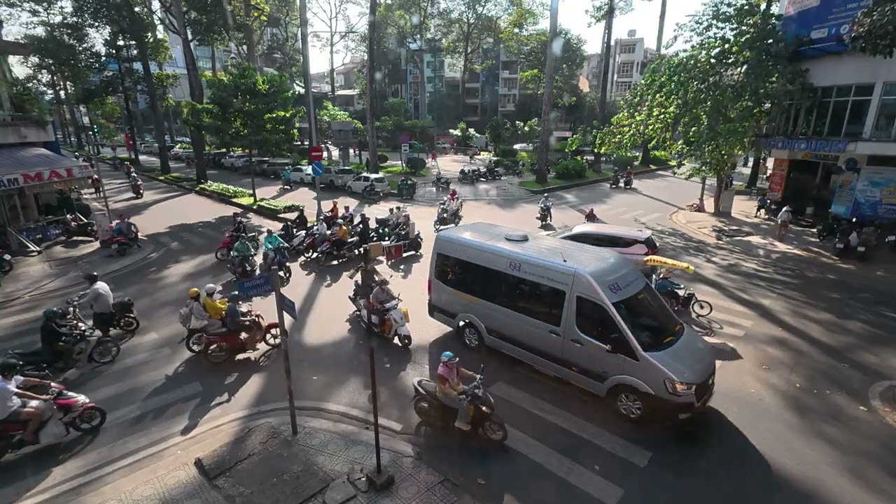 1-25-=2026 How do they not crash (in Saigon)