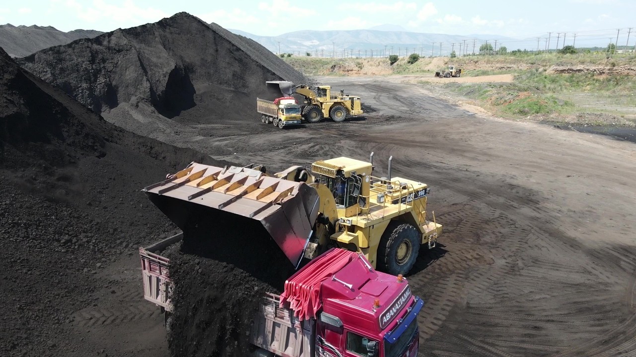 Two Giant Cat 990 Wheel Loaders Loading Coal on Trucks | Huge Mining Operation - Ektor Epe