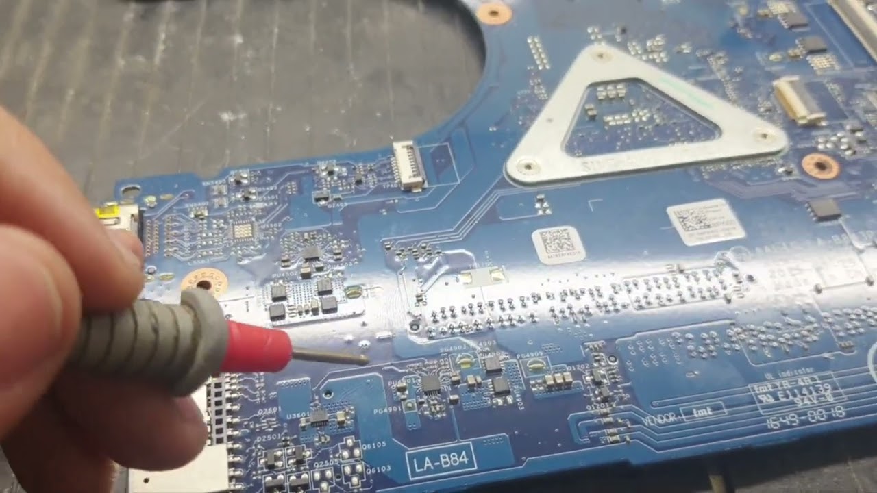 DELL 5558 NÃO LIGA, ESSE TIPO DE DEFEITO DEIXA O TÉCNICO SEM TER O QUE FAZER E PIOR É FREQUENTE.