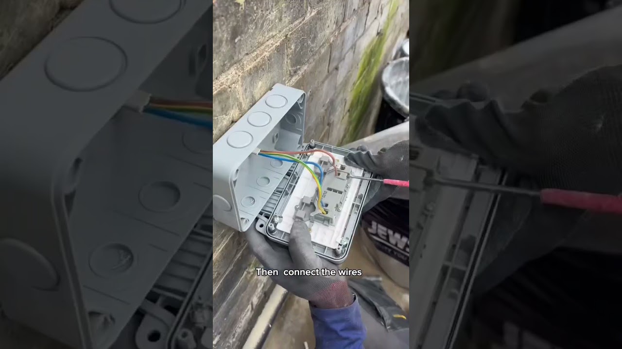 Outdoor ip-66 socket
