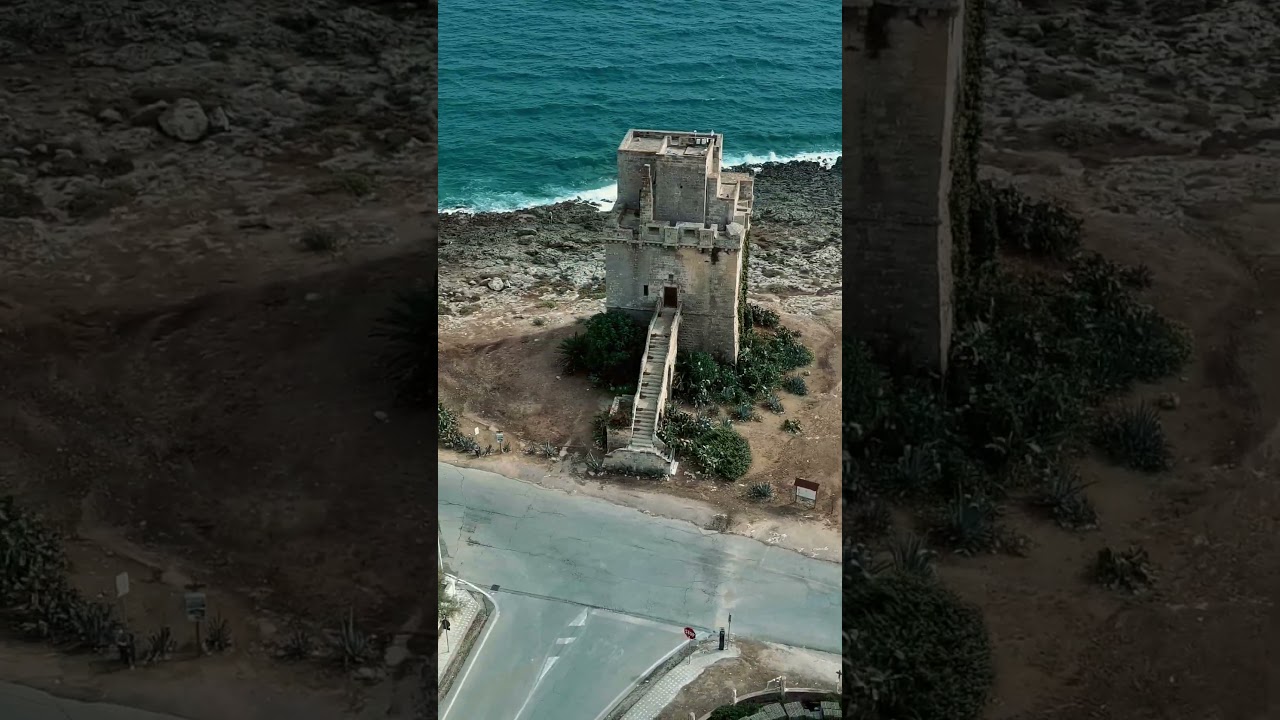 𝐓𝐨𝐫𝐫𝐞 𝐂𝐨𝐥𝐢𝐦𝐞𝐧𝐚: maestosa torre costiera del XVI secolo situata nel Salento.