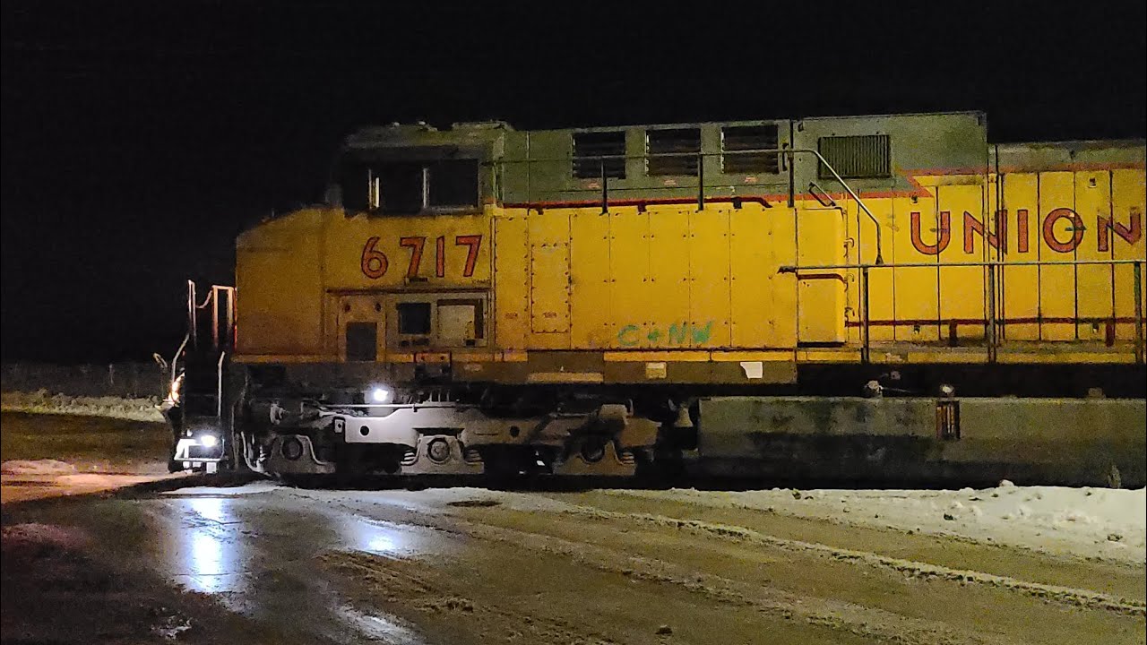 UP 6717, 5464 & 8072 on Edgewater Loads 12-16-2025