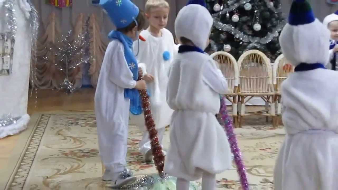 танец снеговичков