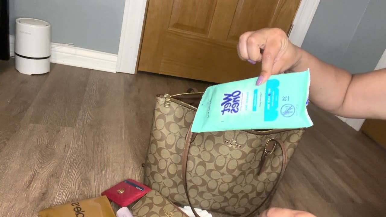 What’s in my Coach zip top tote! #wimb #coachoutlet