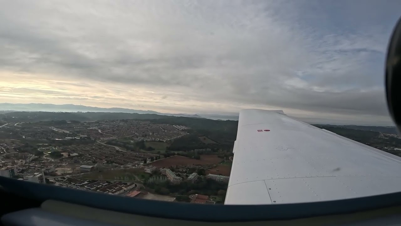 Landing LELL wing view Tecnam p2002