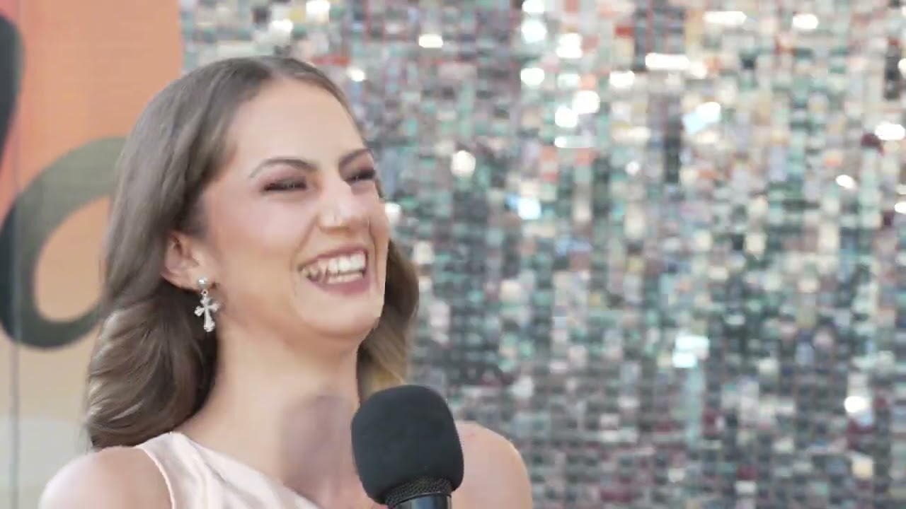 Interviu Bryana Holingher