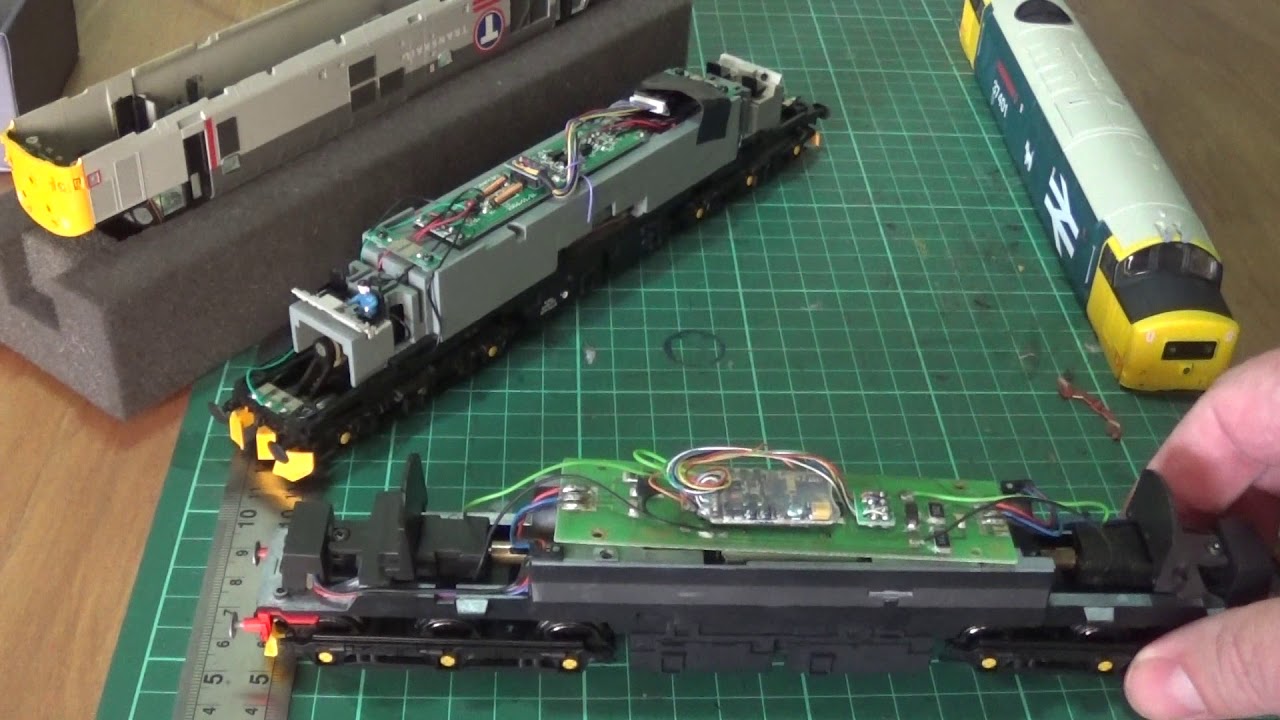 Kampala Rd: Meet the ViTrains Part 1 Repairing a Class 37