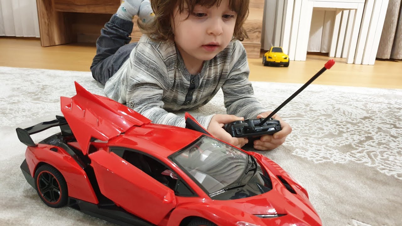 Fatih Selimin kırmızı lamborghini arabasını çocuklar bozmuş ,tamir ettik Şimdi son sürat gidiyor