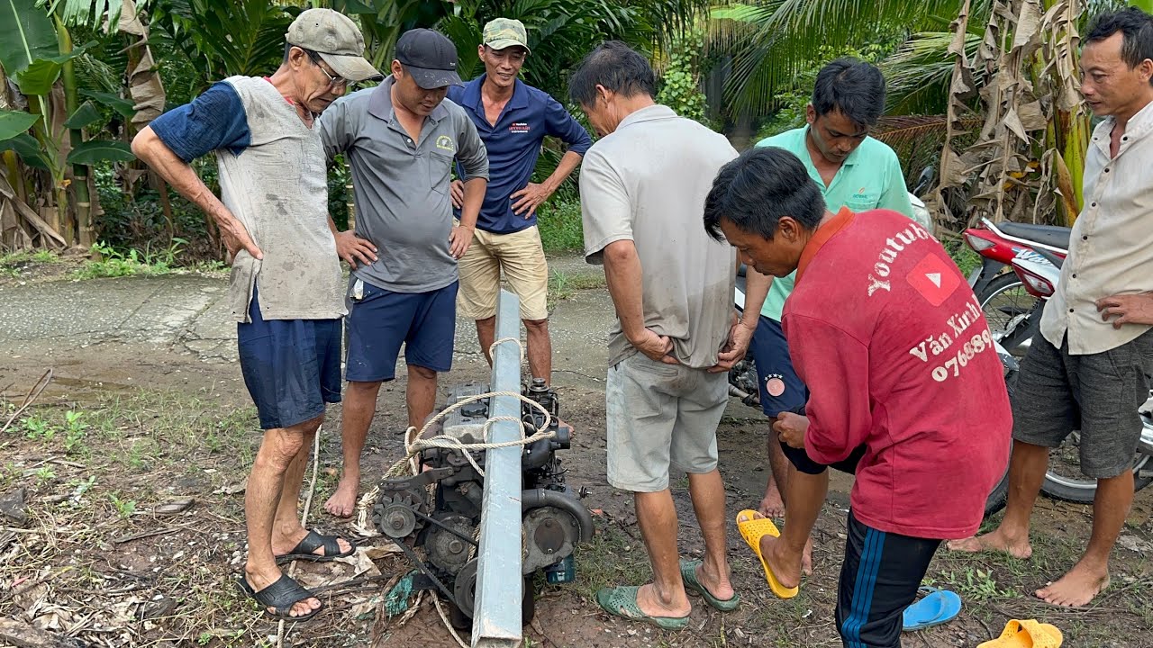 Đặt máy mới cho Vỏ Tàu chuẩn bị chuyến đi thử thách 24h ở của biển Trần đề 