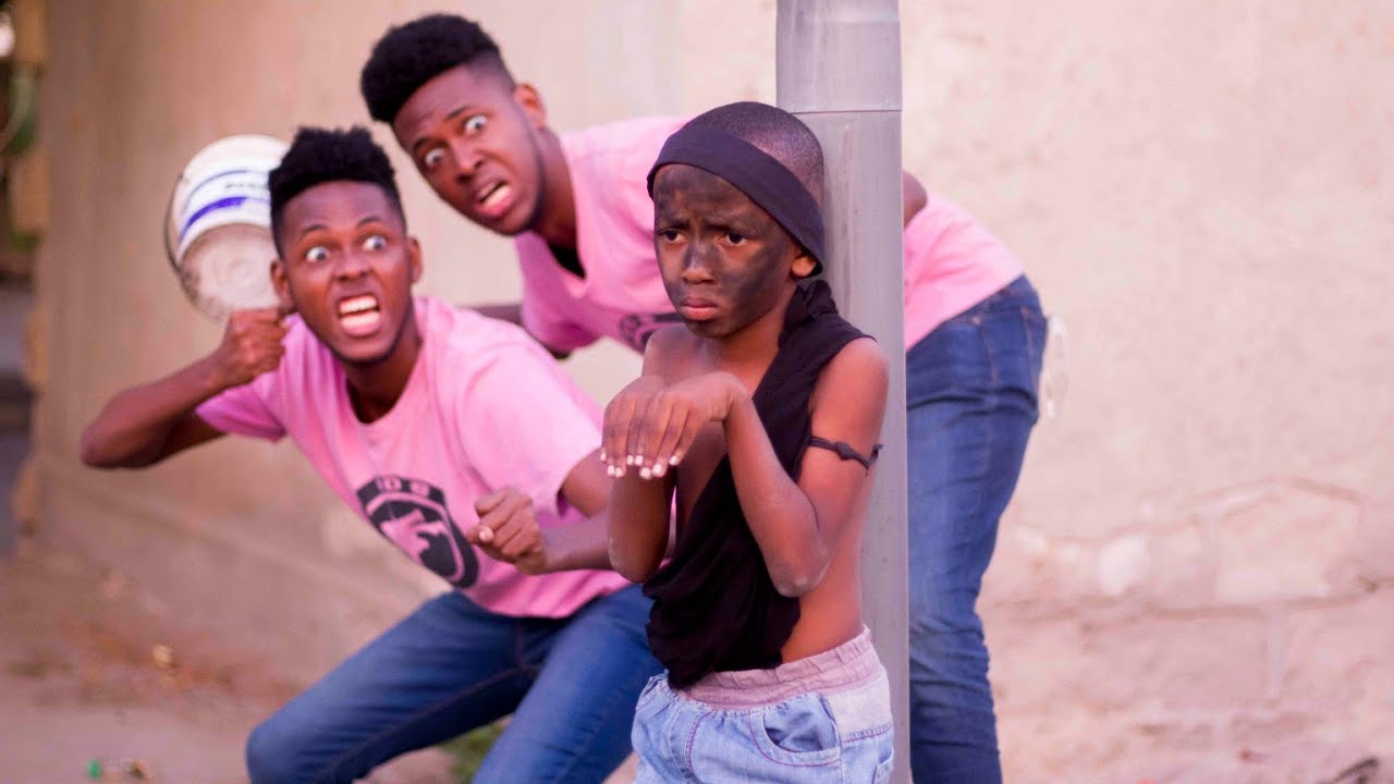 MCHAWI MTOTO AKAMATWA MCHANA KWEUPEEE AMENASA   | DOGO OSUMANI  #twinsnationtz #asmacomedian