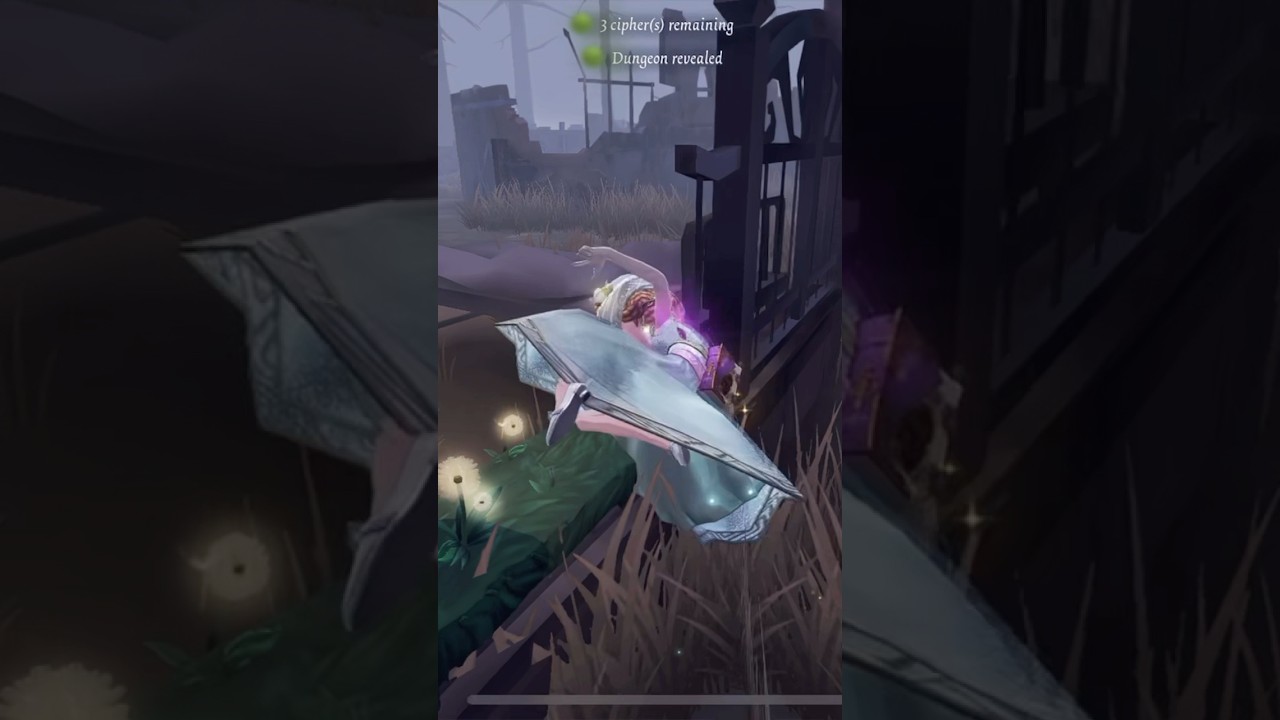 Very Suspicious photographer hihihi #identityv #idv #bee #entomologist