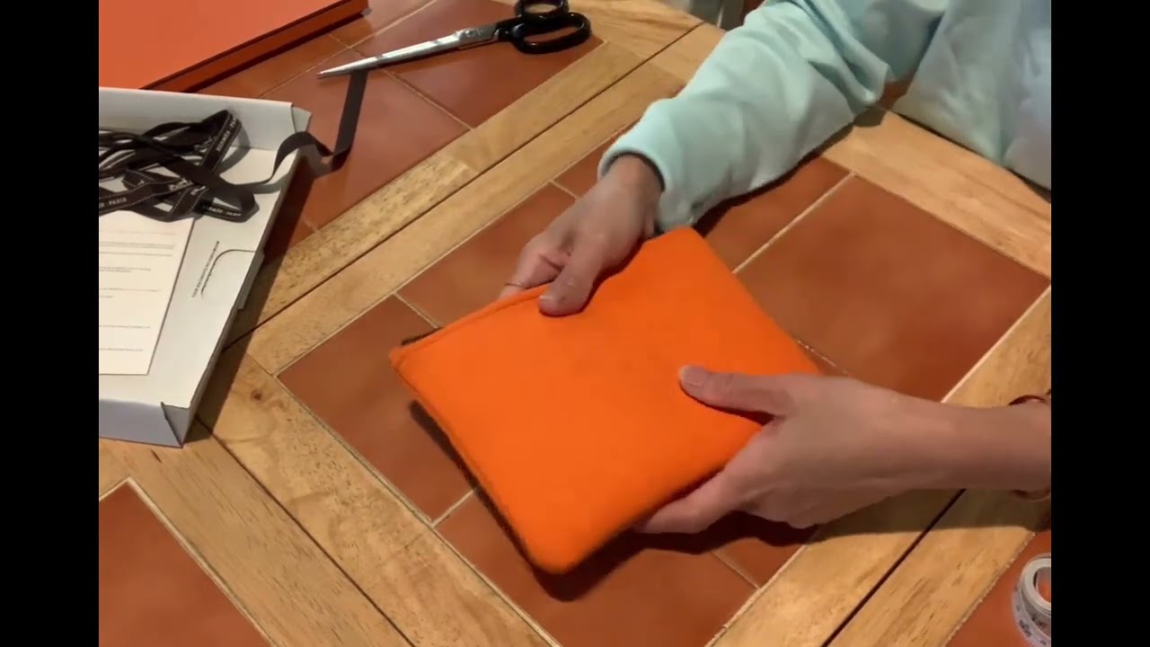 Hermès Small Neobain case Unboxing/What Fits/ DIY how to turn it into a mini bag.