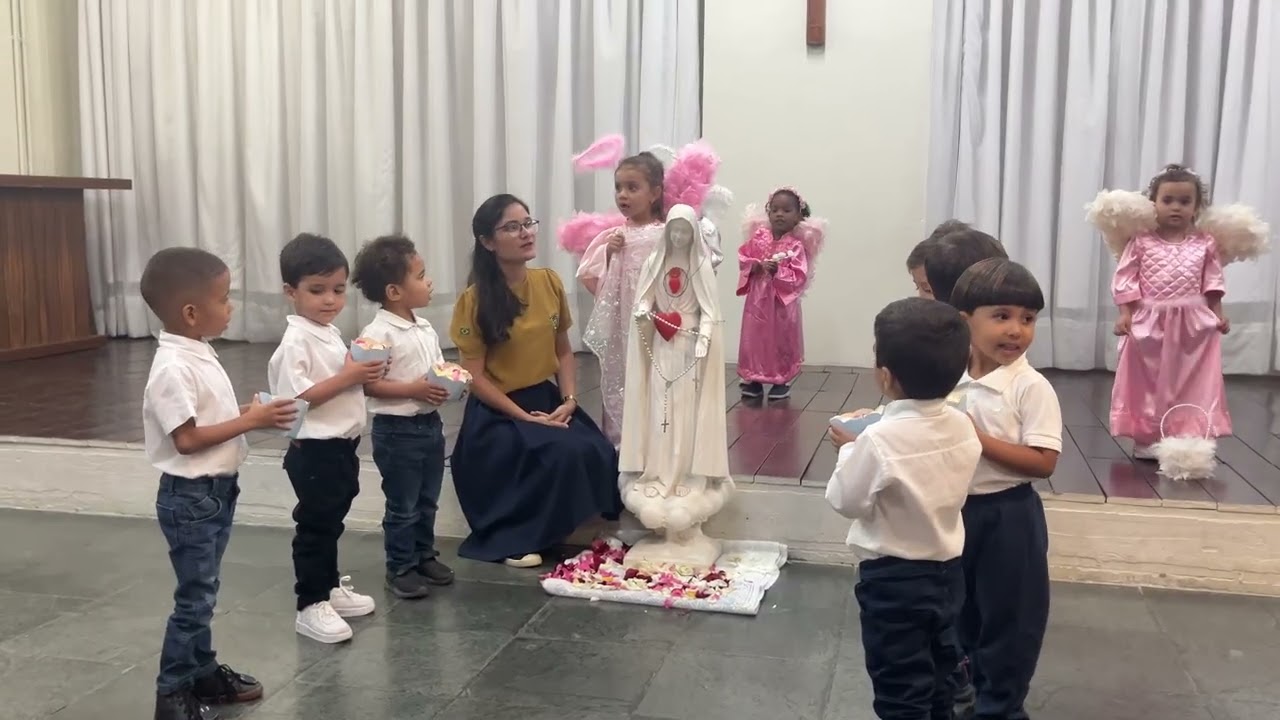 Alisson coroando Nossa Senhora