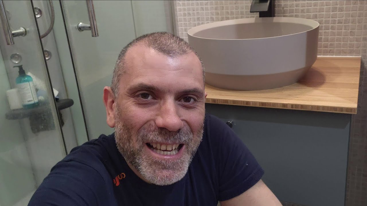 Sostituire un lavandino   lavatoio con un lavabo sospeso Ikea stile moderno con rubinetto a cascata