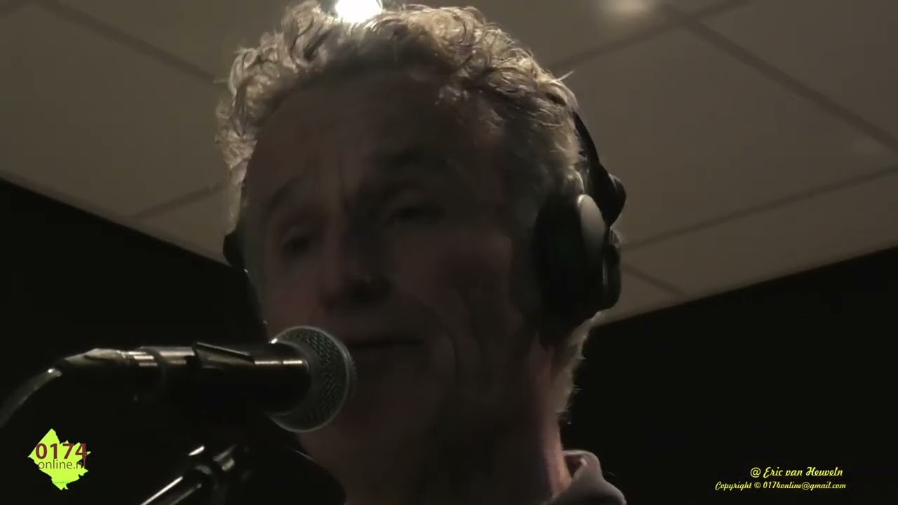 Nobuts live on stage