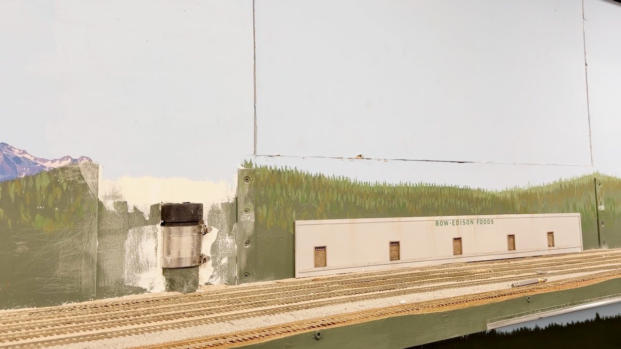 Backdrop crawl space access hatch update #hoscale #modelrailroad #backdrop #crawlspace #pipe #art