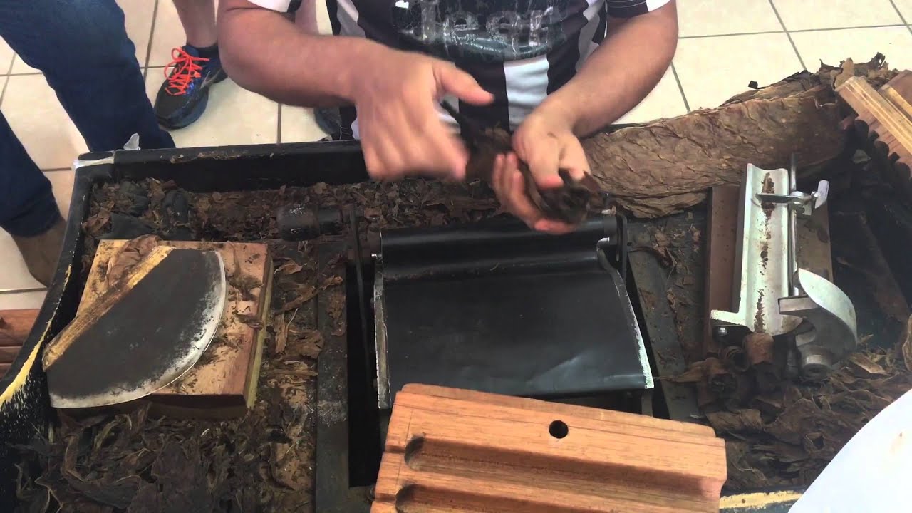 Black Label Trading Company Cigar Rolling Method