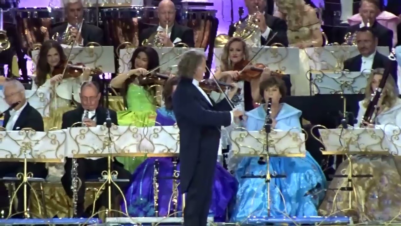 An der schönen blauen Donau (The Blue Danube) by Johann Strauss - André Rieu, Maastricht 2024