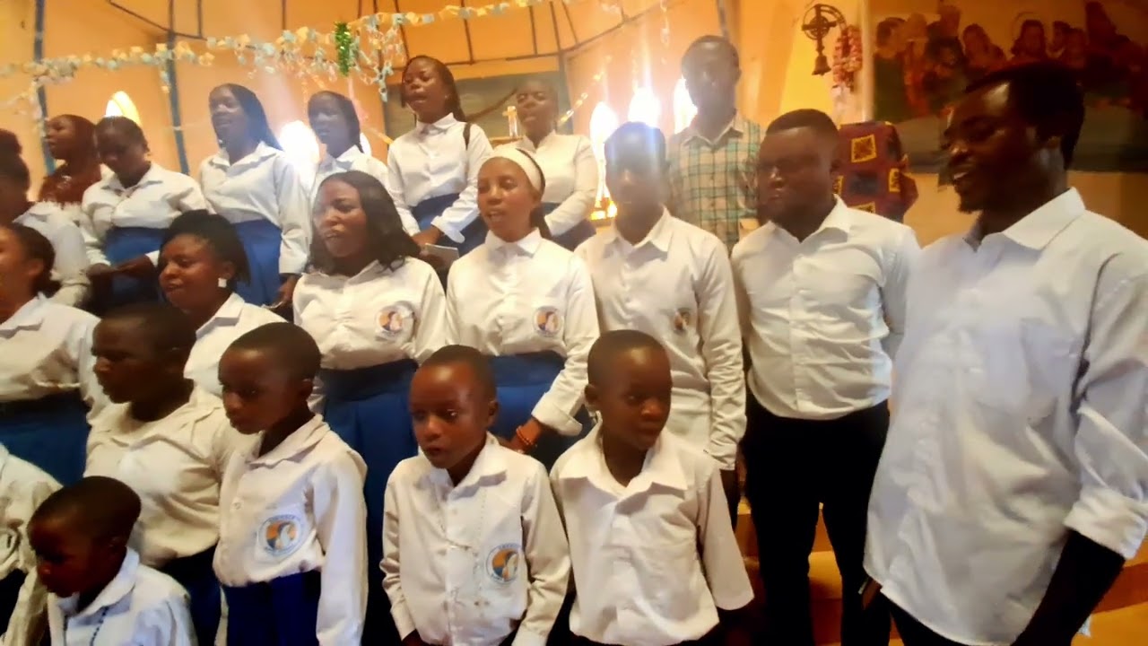 MWAKA MPYA UMEFIKA par la chorale Saint Benoît en Paroisse de Bunyuka, le jour d'Epiphanie