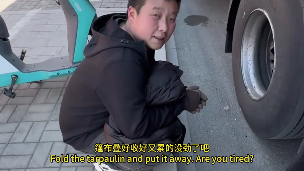 90後卡車夫妻雲南昆明裝化肥去河南淮陽，行駛2天順利到達目的地，沒想到卸貨要小費這一趟太難了#卡車司機 #貨車司機的心酸 #記錄卡車生活 #老三v卡車人