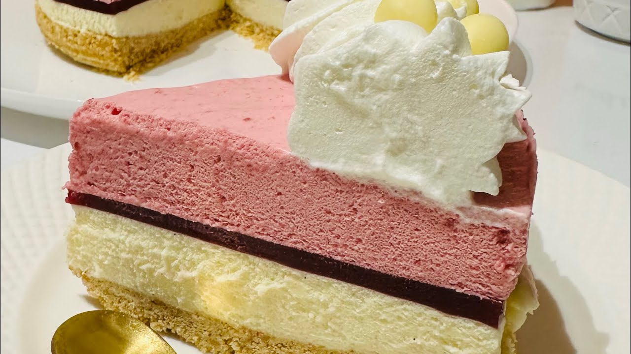 Tort fara coacere cu mousse de visine