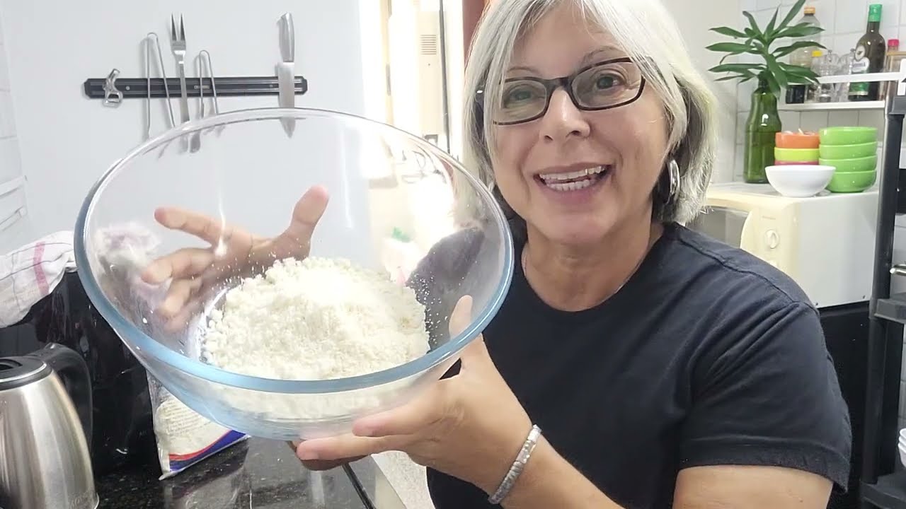Como eu faço CUSCUZ de massa de MANDIOCA COM COCO.