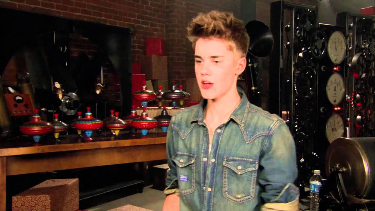 Justin Bieber Behind The Scenes -- 'Santa Claus Is Comin' To Town' Music Video