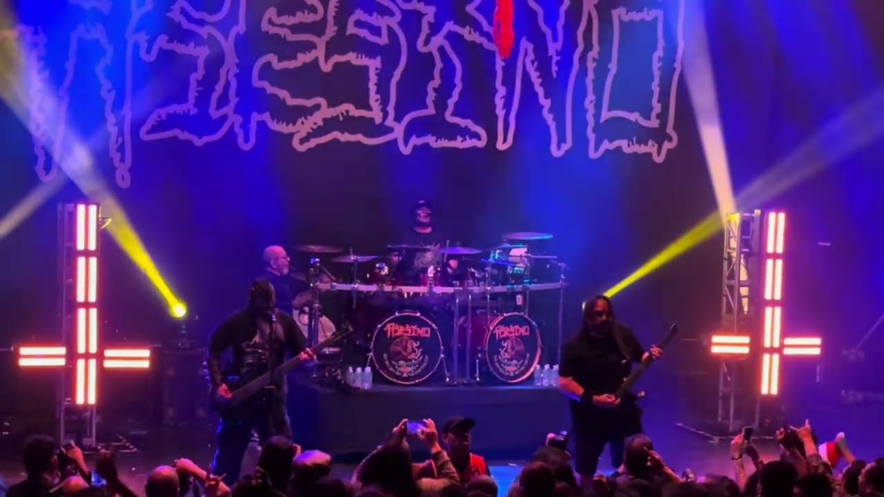 ASESINO interpretando a BRUJER&Iacute;A Circo Volador, CDMX 2025 